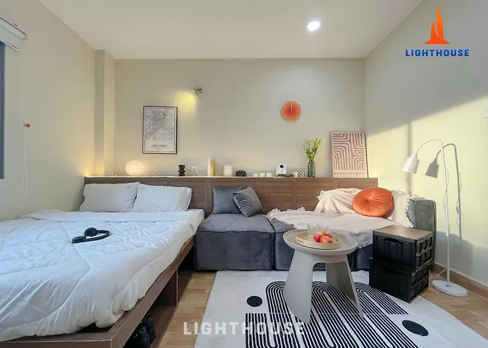 Paar Saigon Nguyen Cuu Van